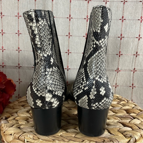 Tod's Python Embossed Leather Ankle Boots Size 37 US 7 Almond Toe Bootie - Picture 4 of 7